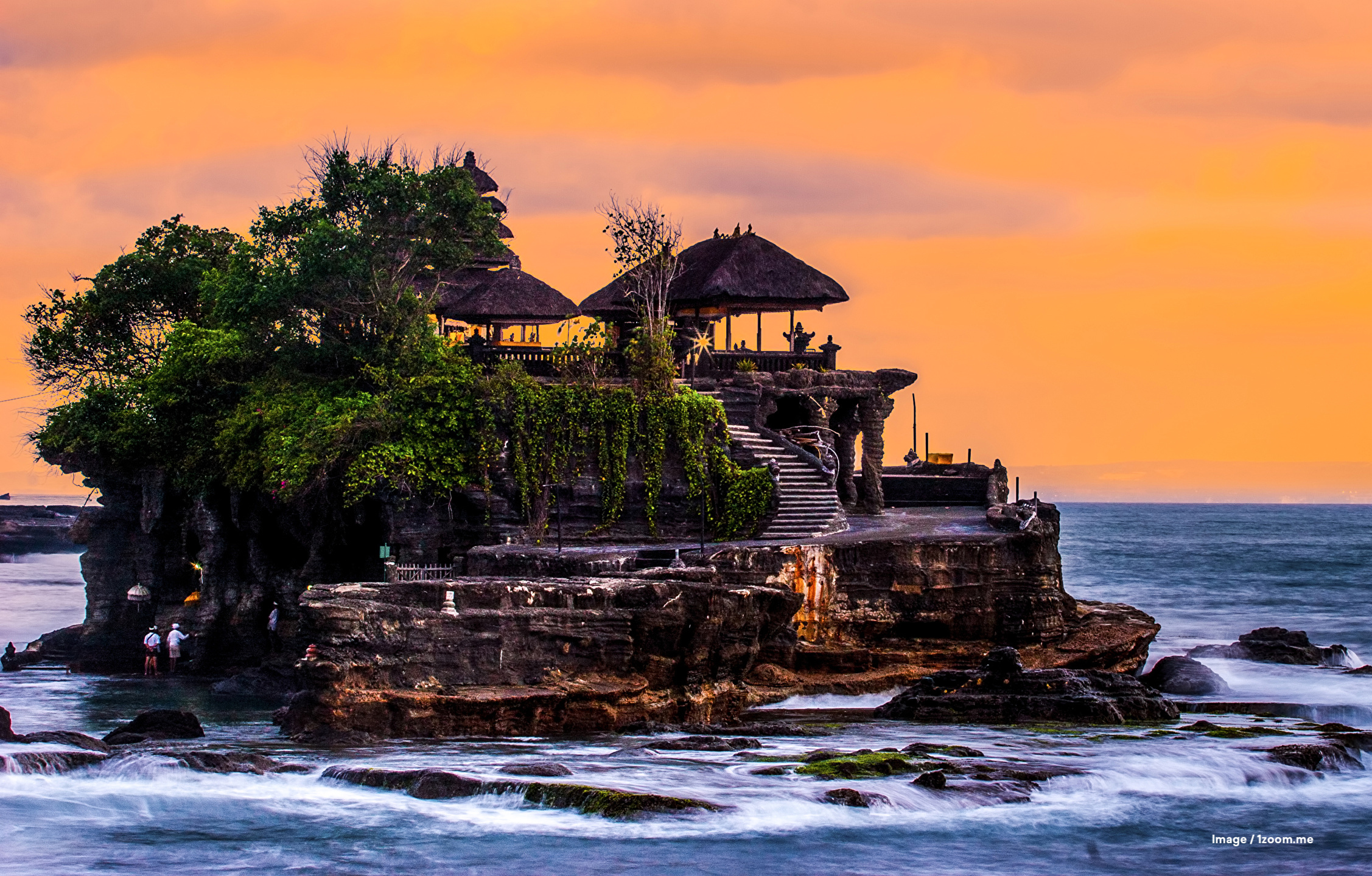 Tanah Lot Temple - 5 adventurous things to do while staying in Uluwatu